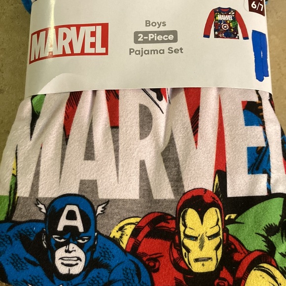 Marvel Comics pajama set - Picture 11 of 12